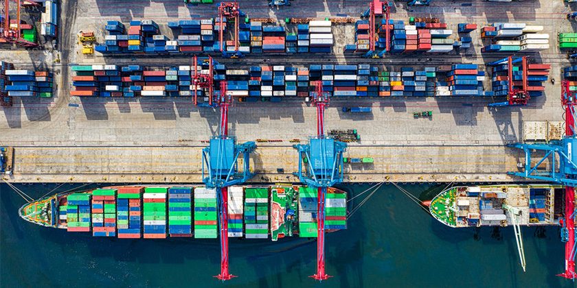 Comercio exterior vía marítima cae 12%